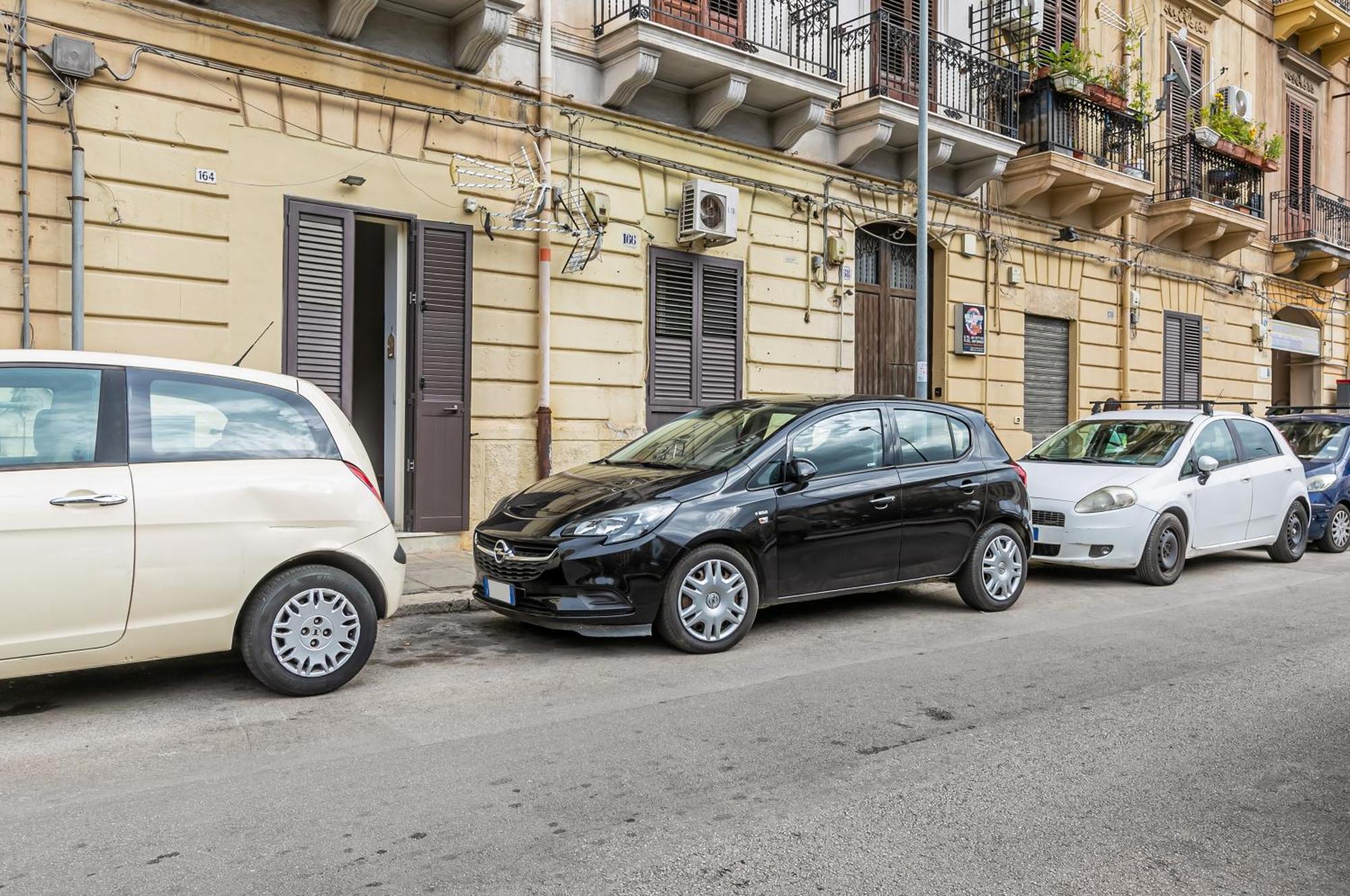 Corso Dei Mille Railway Apartment Palermo Exterior photo